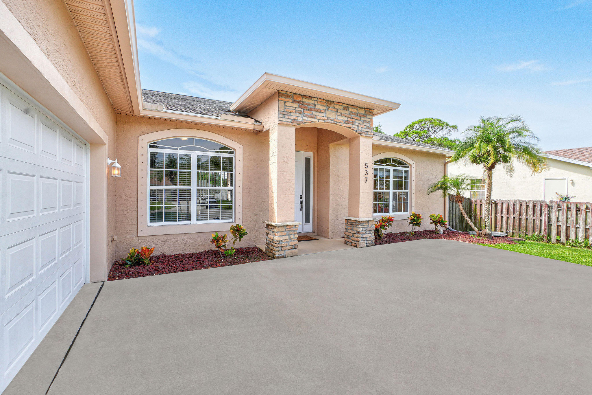 Property Photo: 537 NW Turton Terrace FL 34983