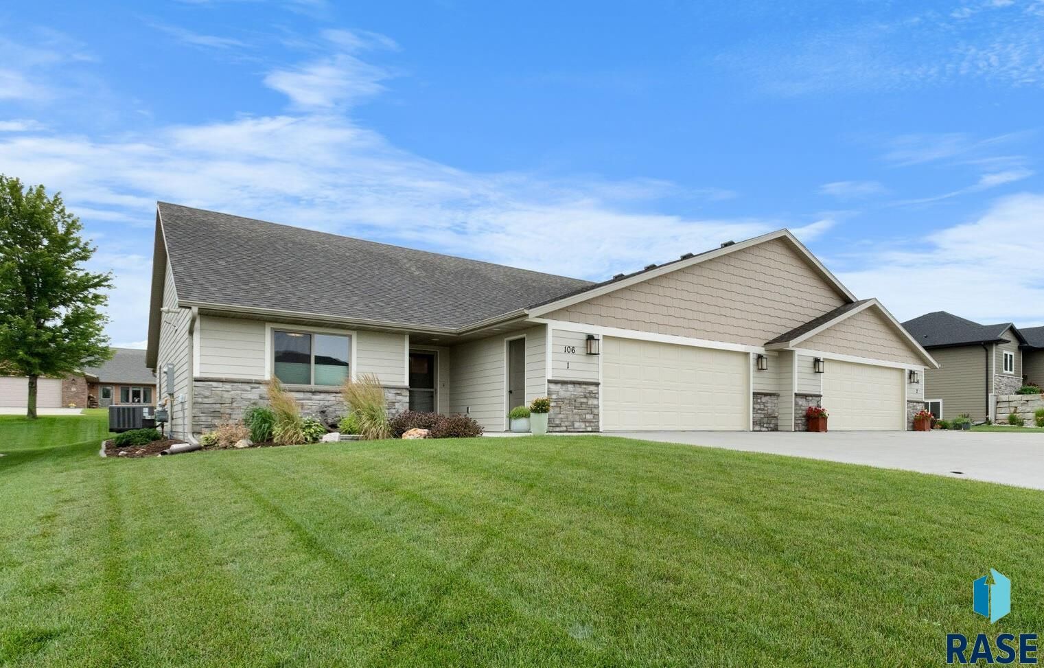 Property Photo: 106 S 15th Ave 1 IA 51246