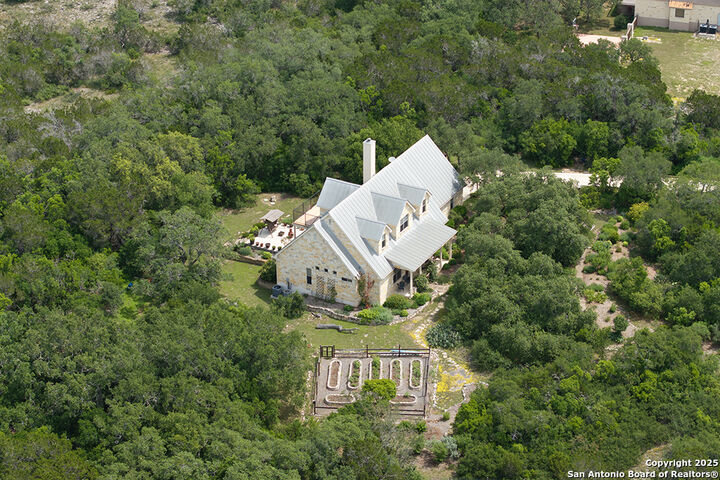 Property Photo: 853 County Road 2801 TX 78056