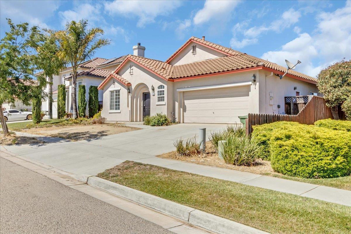 Property Photo: 1233 Greenleaf Loop CA 93927
