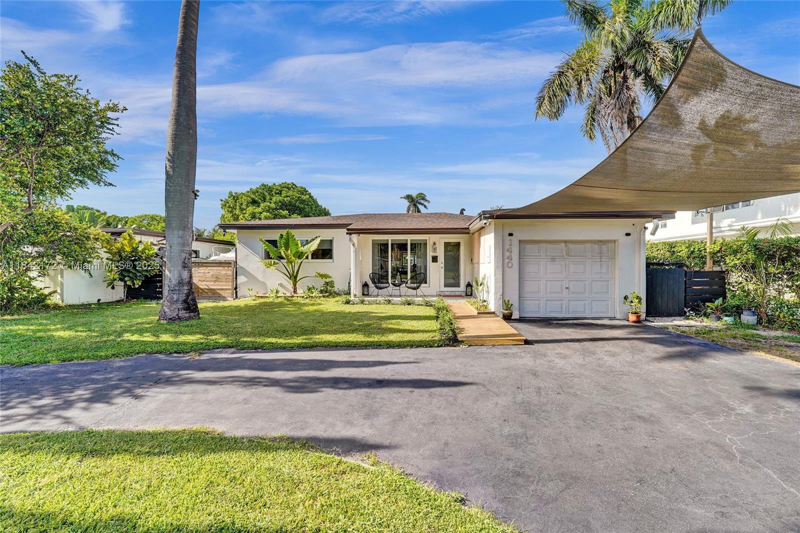 1440 Grant St  Hollywood FL 33020 photo