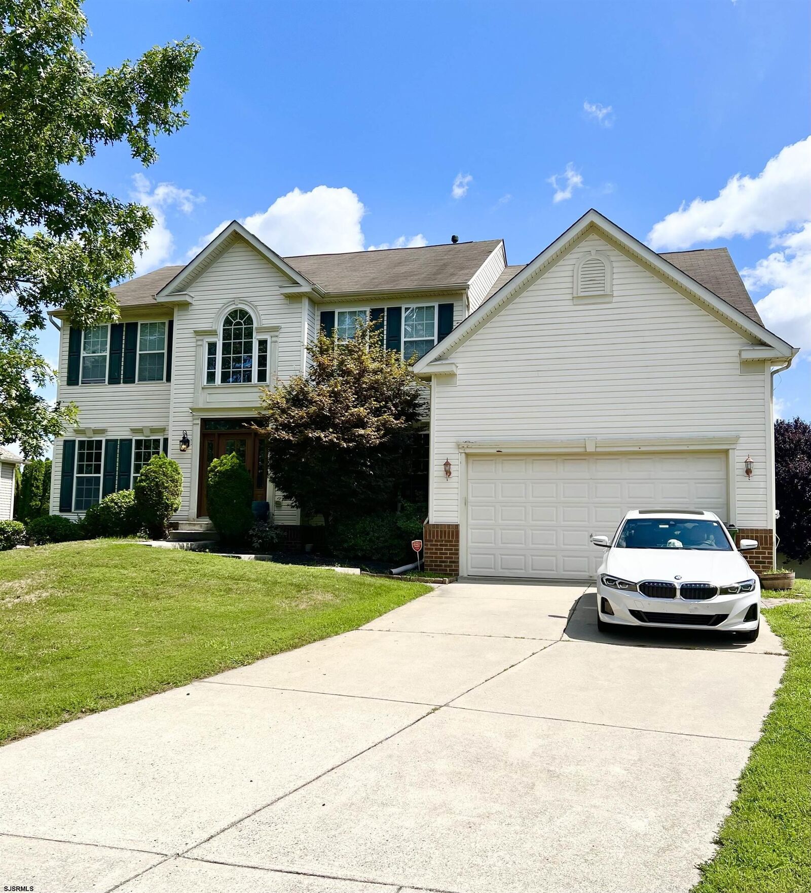 Property Photo: 11 Gallant Fox Ln NJ 08234