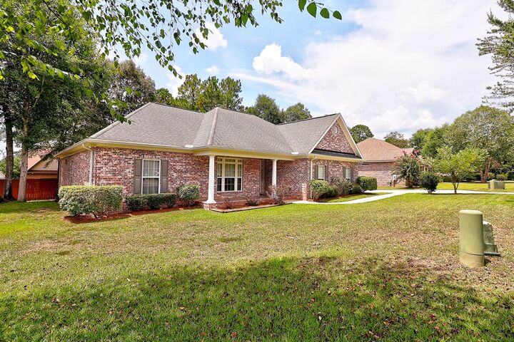 Property Photo: 106 Abbey Ct. AL 36305