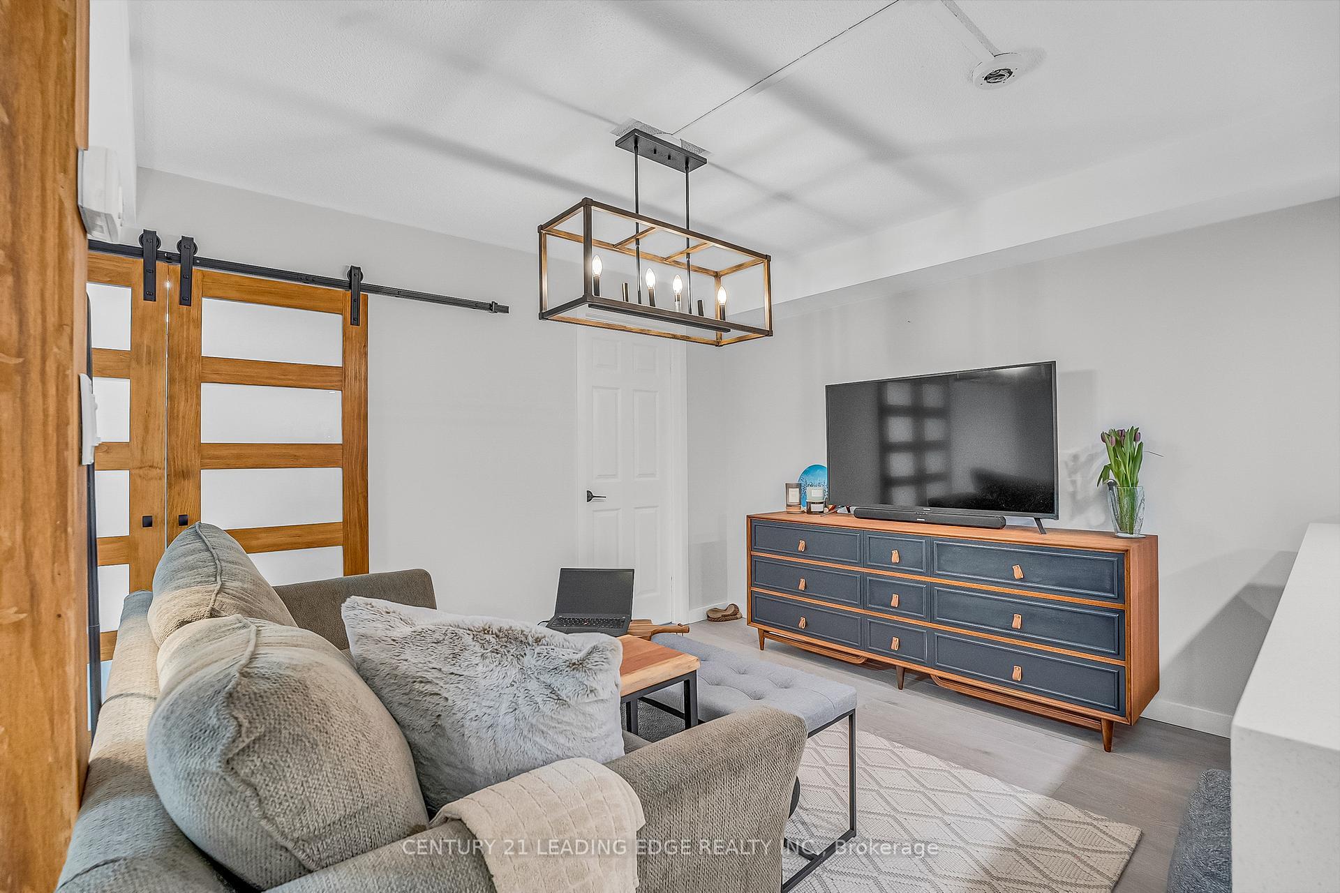 Property Photo:  705 King Street W 805  ON M5V 2W8 