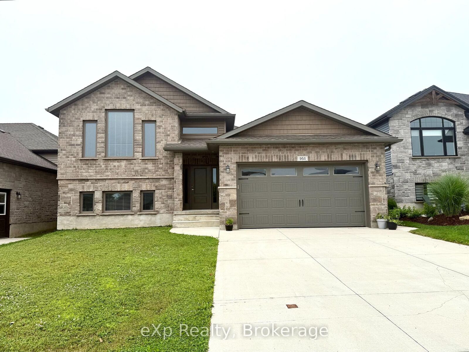 Property Photo:  161 17th Ave A N/A  ON N4N 0B5