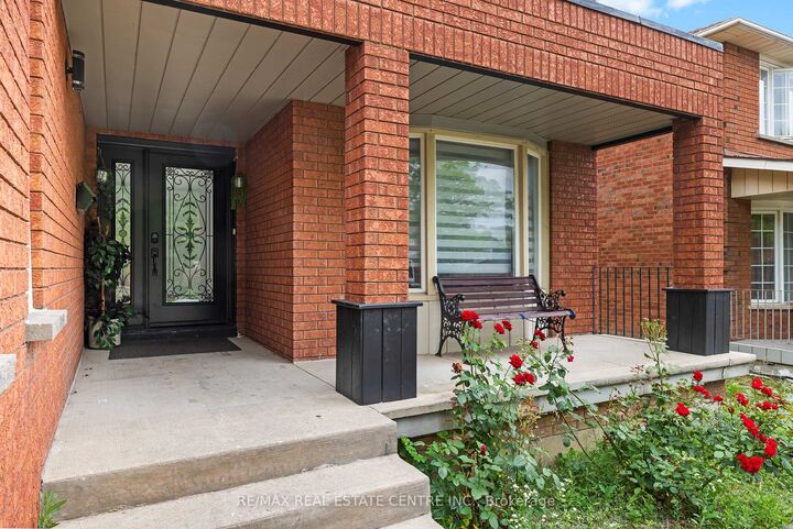 Photo de la propriété:  82 Flowertown Avenue  ON L6X 2K7 