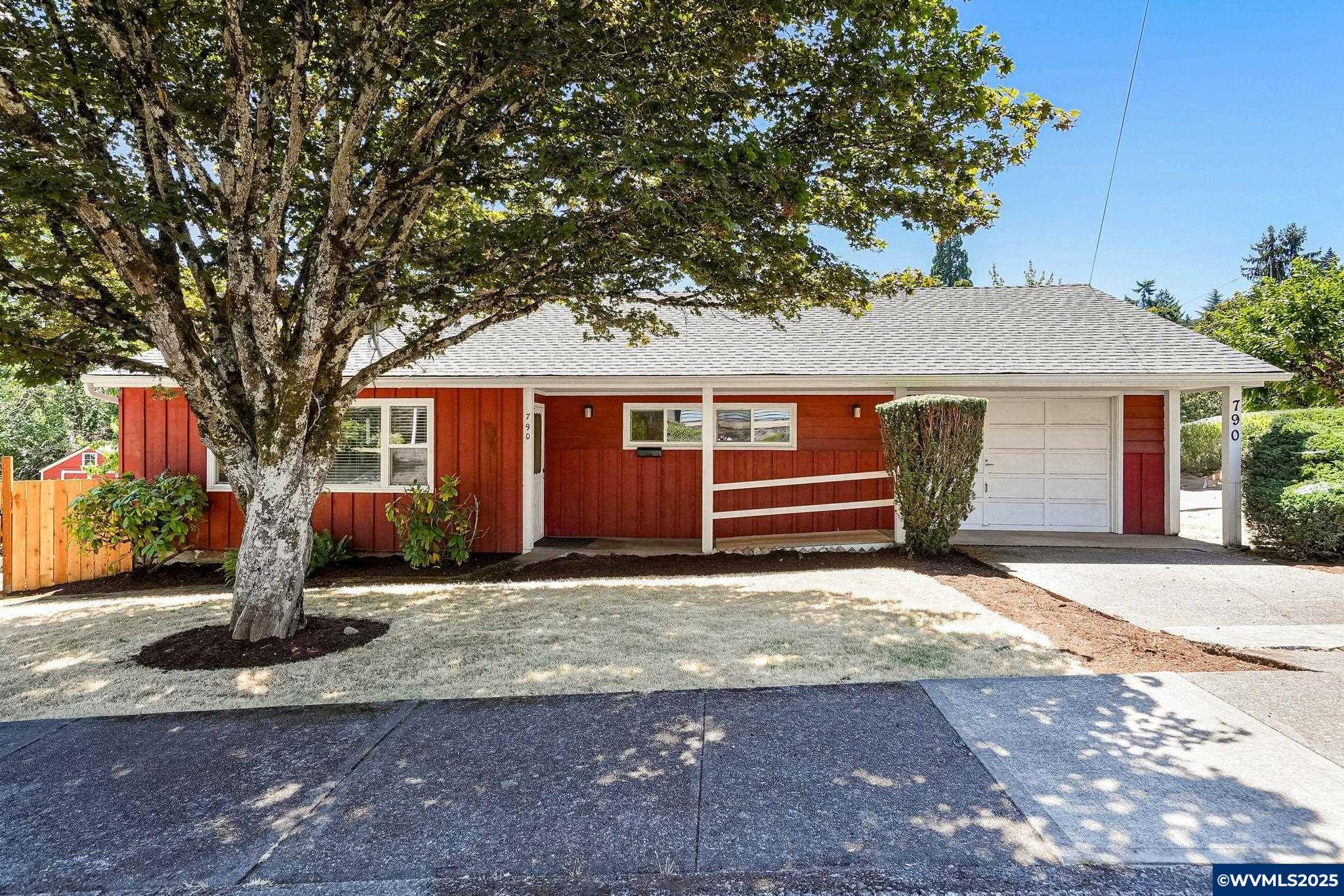 Property Photo: 790 Hansen Av S OR 97302