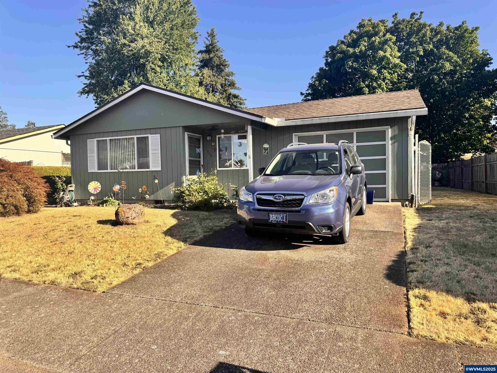 Property Photo:  560 Maple St  OR 97325 