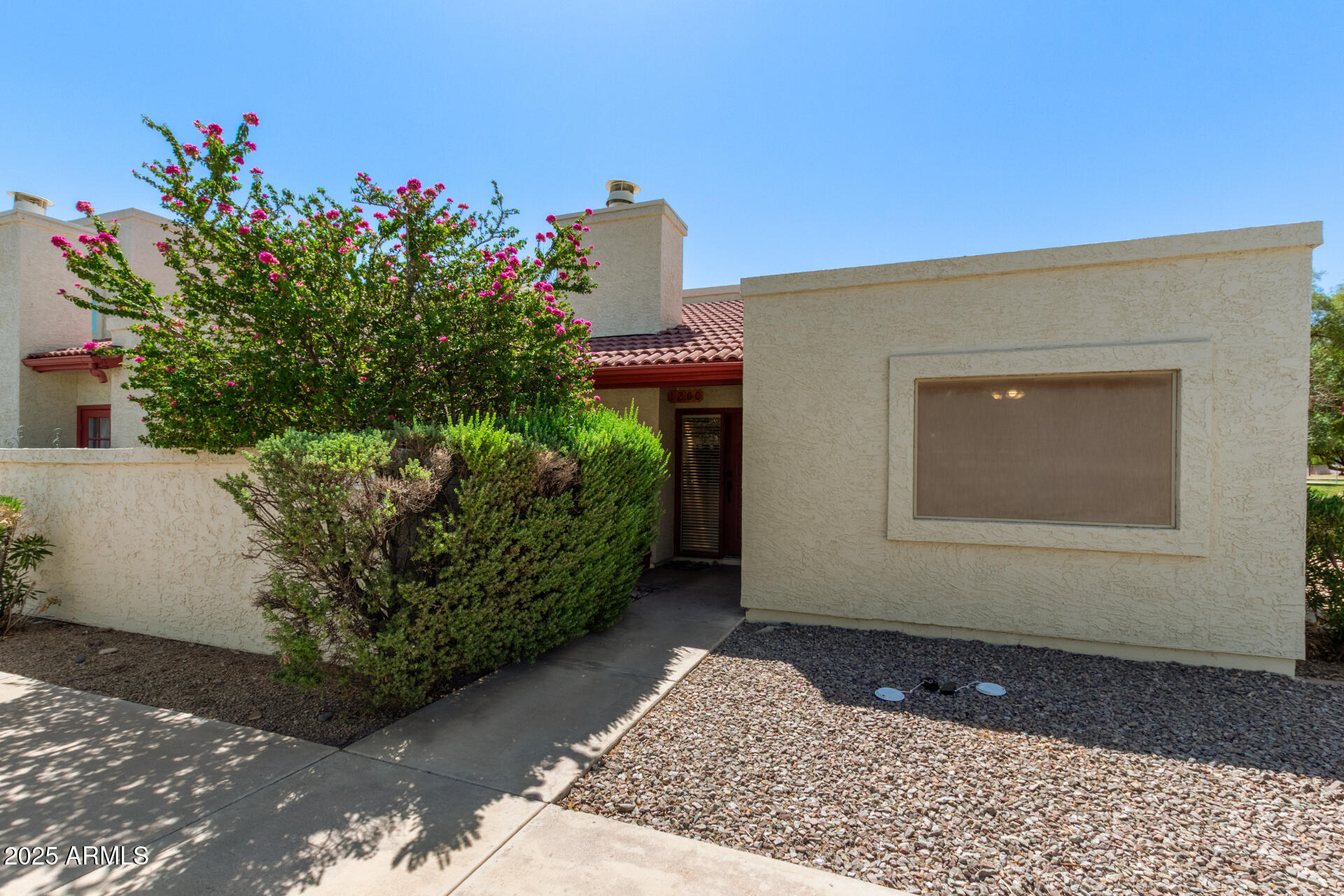 Property Photo: 633 W Southern Avenue 1200 AZ 85282