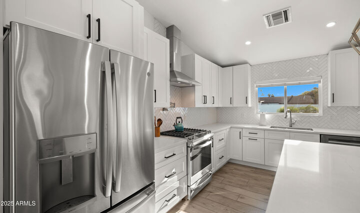 Property Photo:  4810 N 31st Place  AZ 85016 