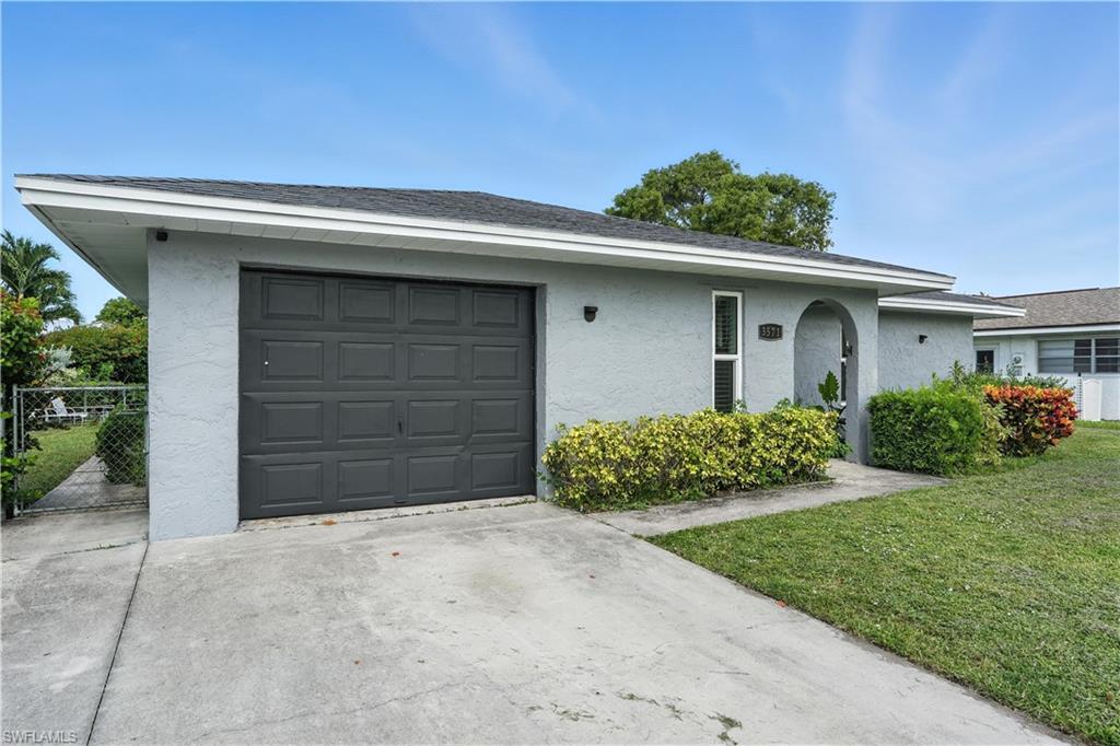Property Photo:  3571 Santiago Way  FL 34105 
