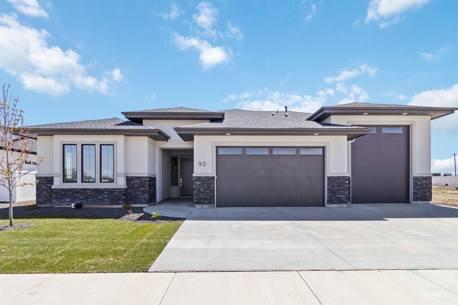 Property Photo:  95 E Jarvis St  ID 83642 