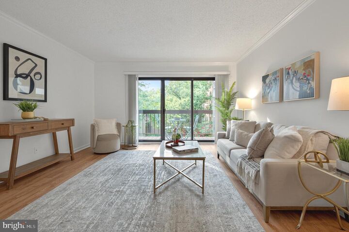 Property Photo: 803 N Howard Street 333 VA 22304