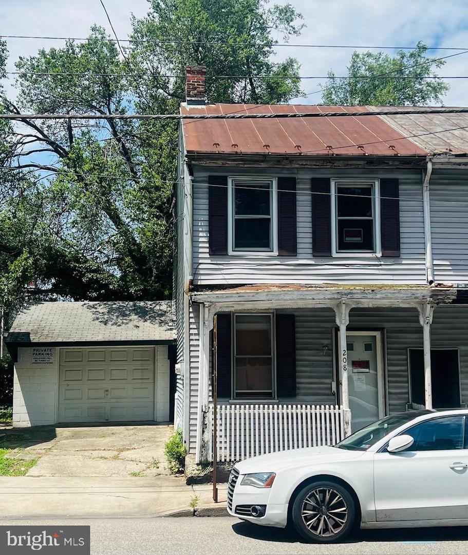 208 N West St  Carlisle PA 17013 photo
