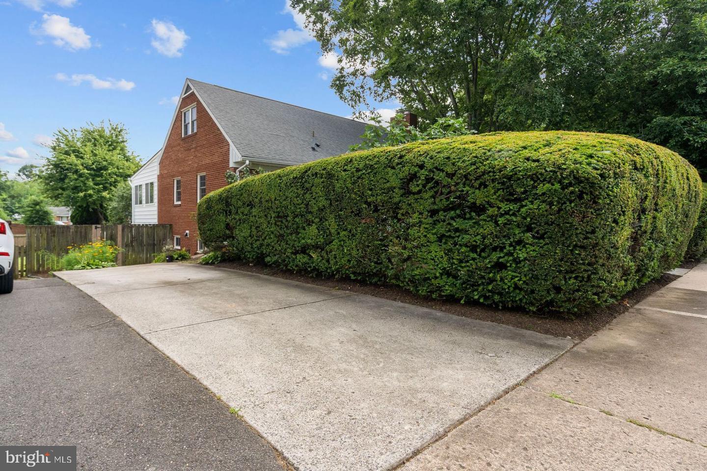 Property Photo: 5018 11th Street N VA 22205