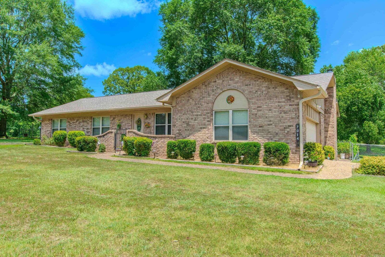 Property Photo: 7014 Red Oak Drive AR 72019