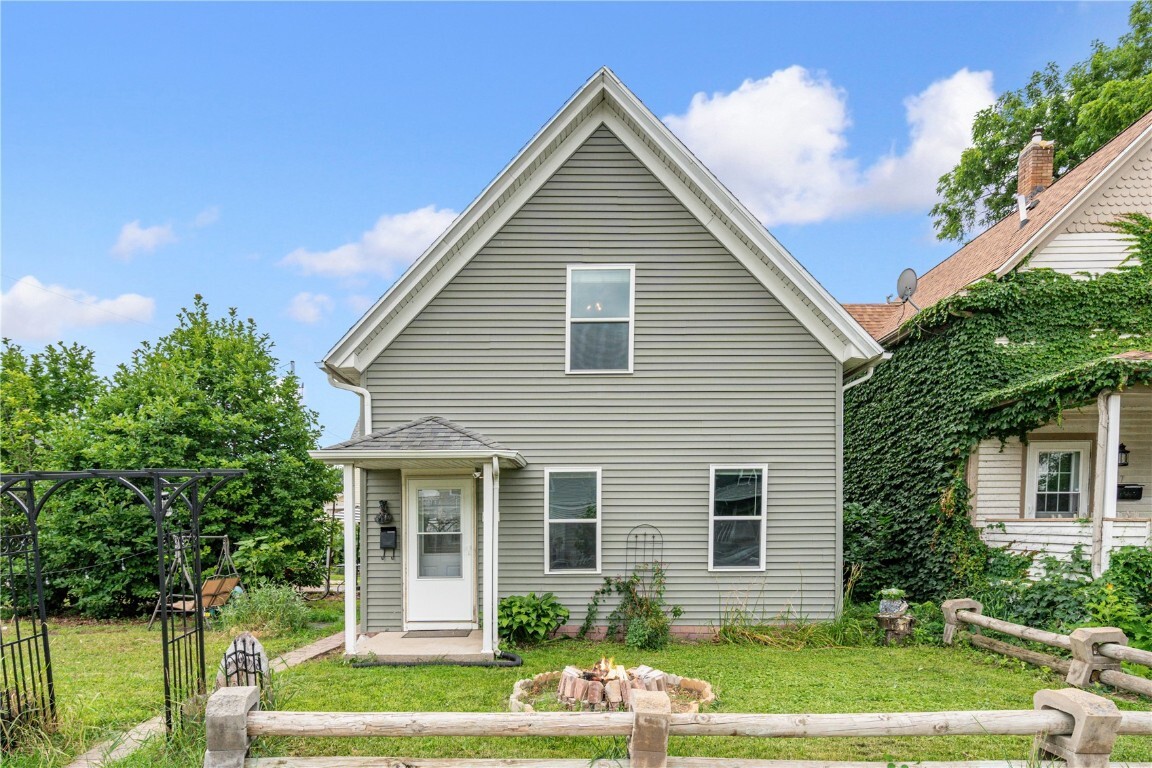 Property Photo:  403 6th Avenue SW  IA 52404 