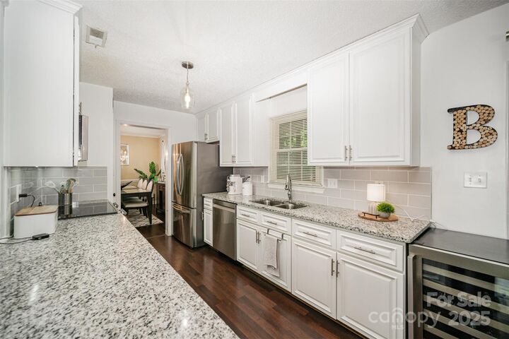 Property Photo: 3016 Heathcroft Court NC 28269