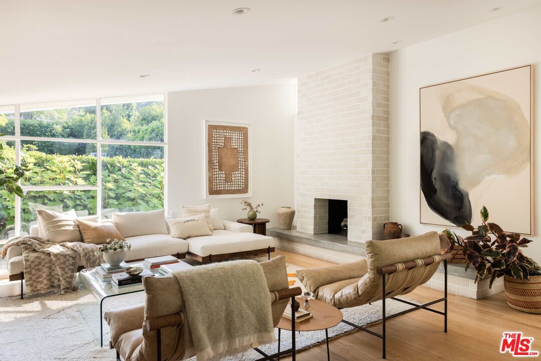 Property Photo:  3144 Nichols Canyon Rd  CA 90046 