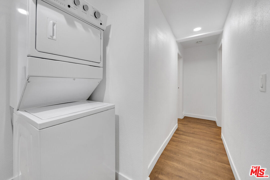 Property Photo: 1286 W 39th Pl CA 90037