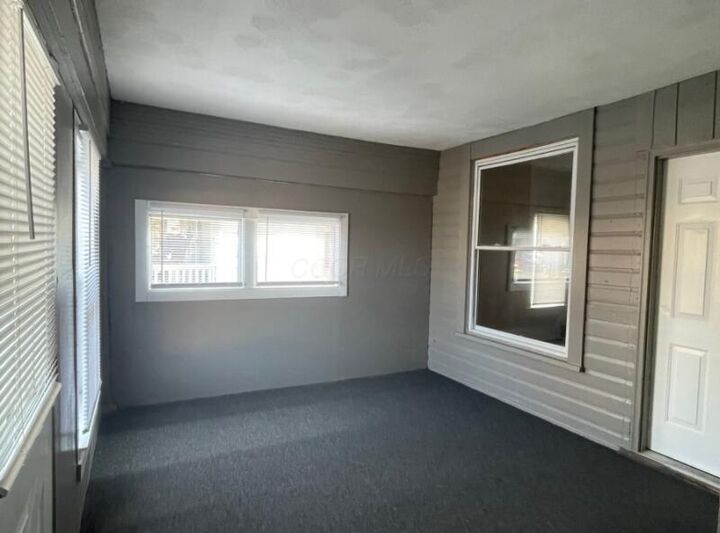 Property Photo: 828 E Market Street OH 43160