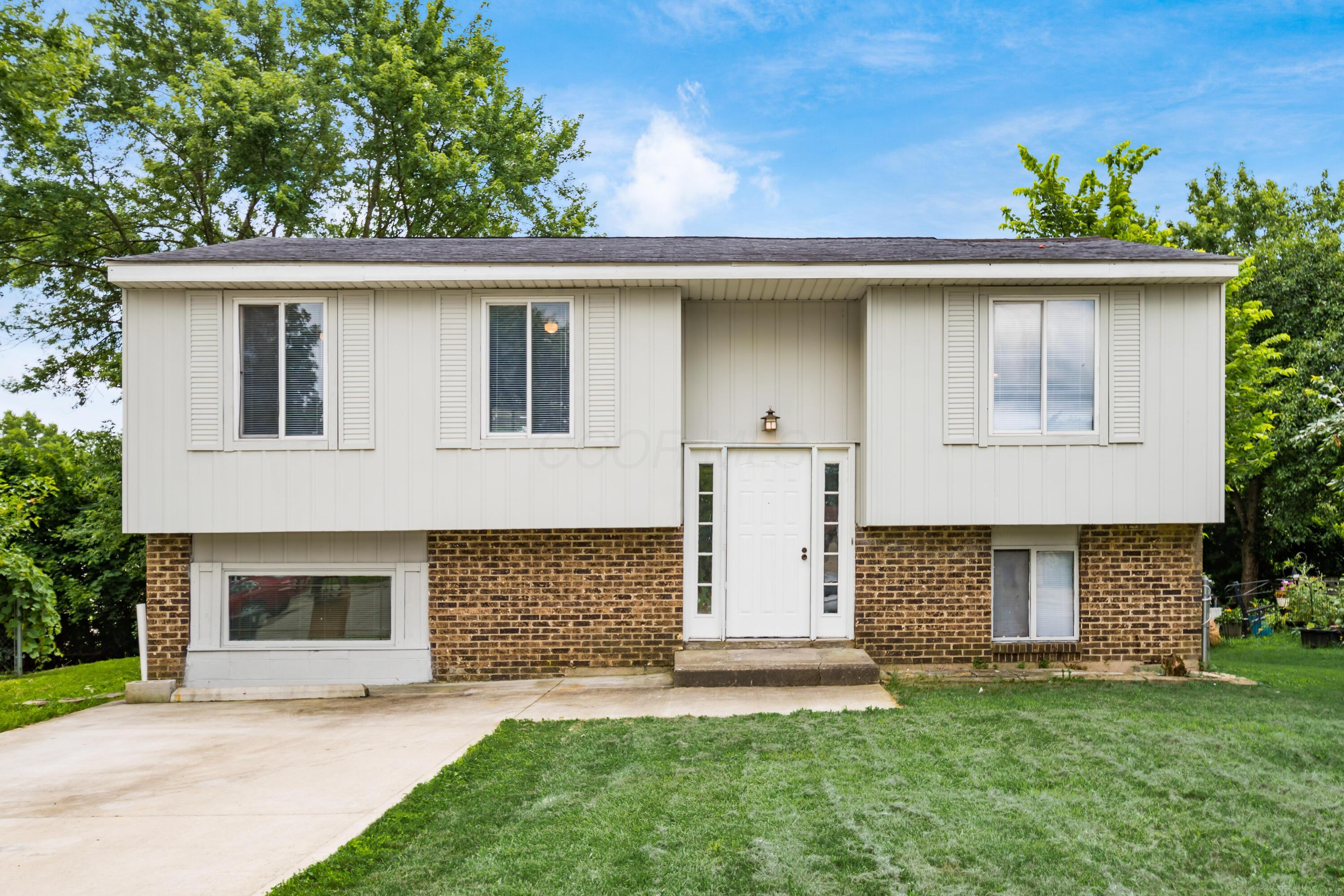 2621 Ipswick Circle  Columbus OH 43224 photo