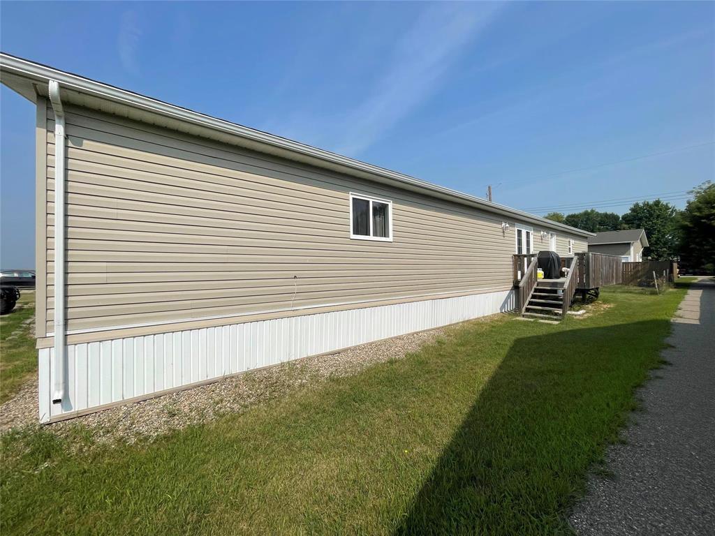Property Photo: 1146 Higgins Drive MB R0K 0H0
