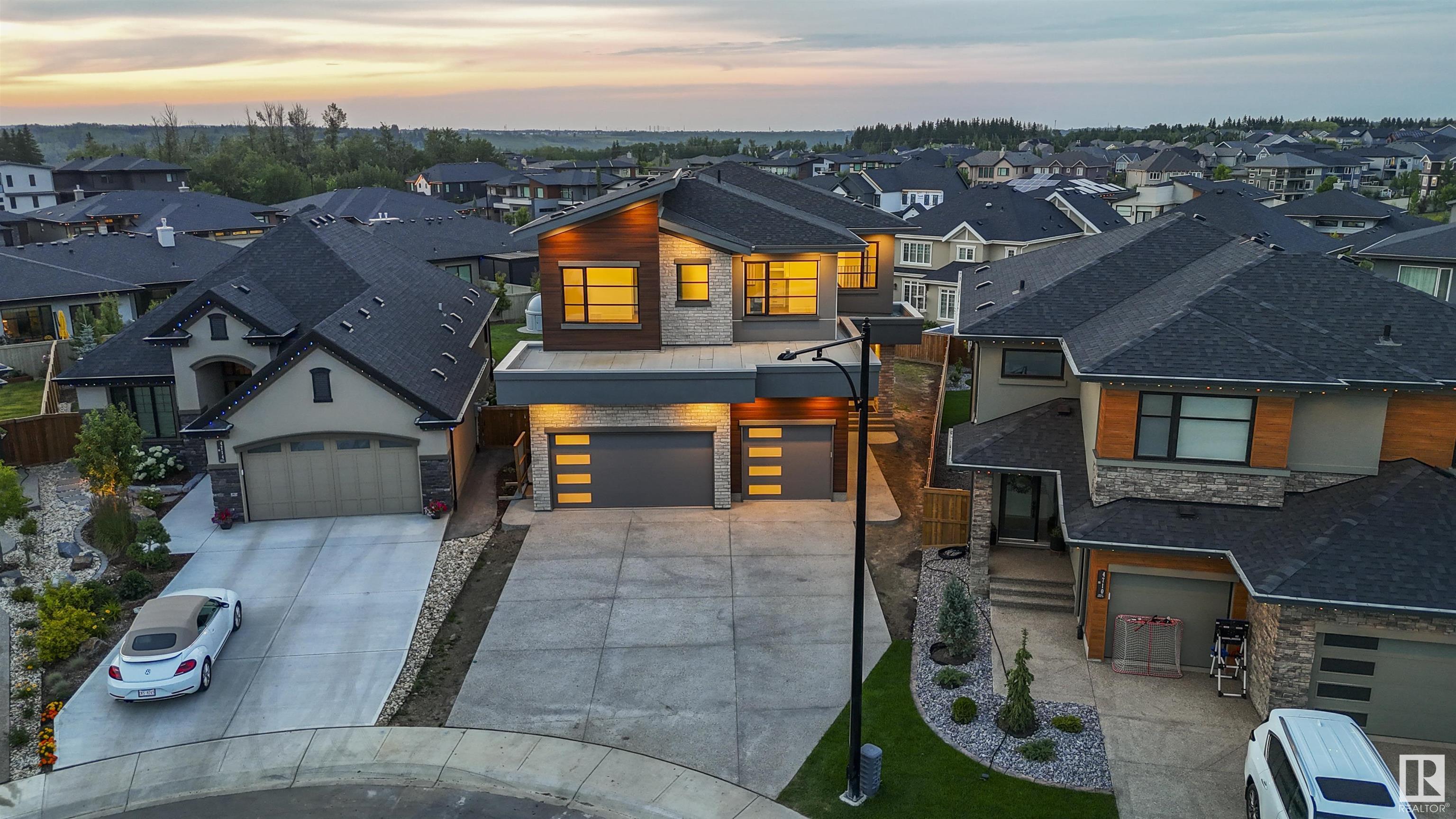 Property Photo:  4712 Knight Close SW  AB T6W 4V6 