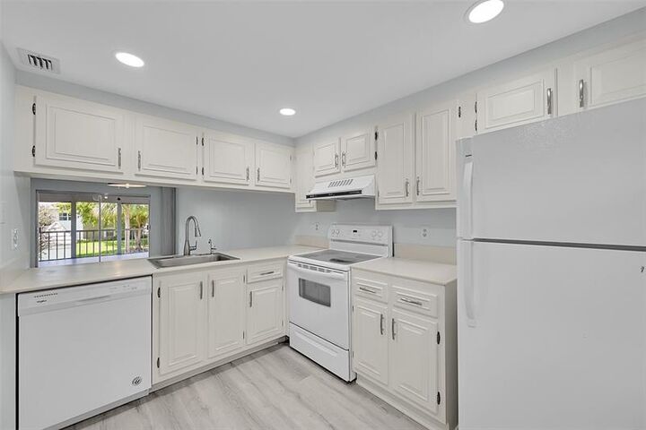2704 Nassau Bnd H2  Coconut Creek FL 33066 photo