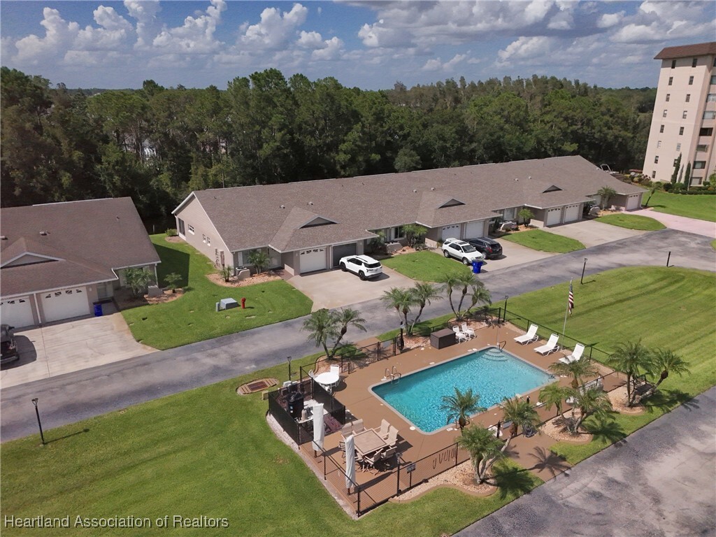 Property Photo: 225 Country Club Drive FL 33852