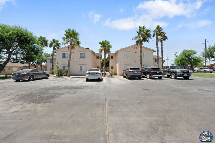 Property Photo: 934 Ea E Ave CA 92227