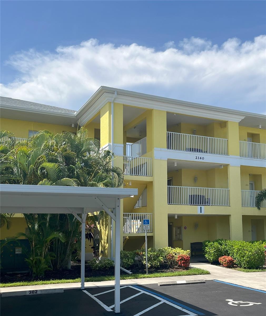 Property Photo: 2140 Heron Lake Drive 202 FL 33983