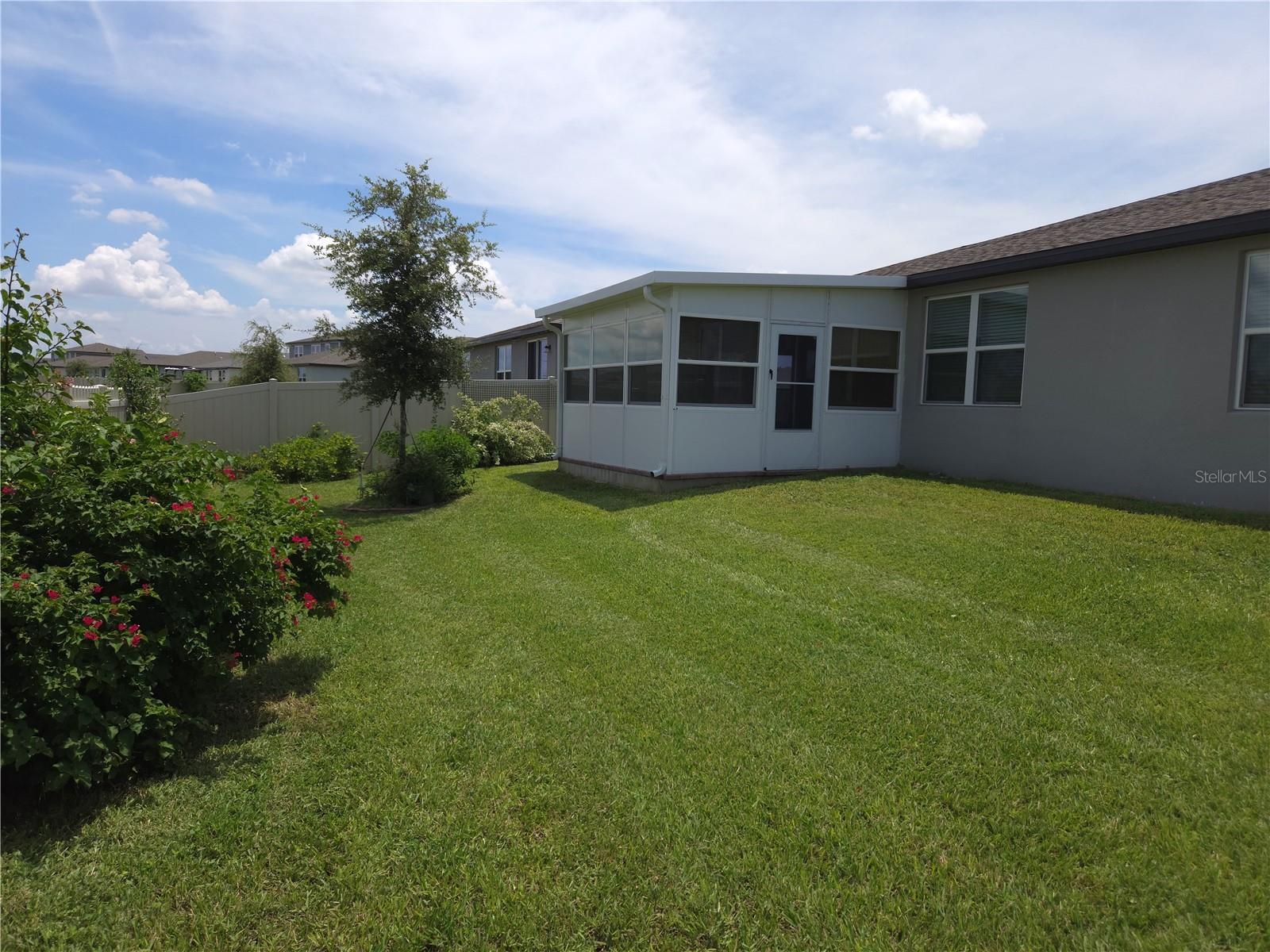 Property Photo: 928 Cambridge Drive FL 33881