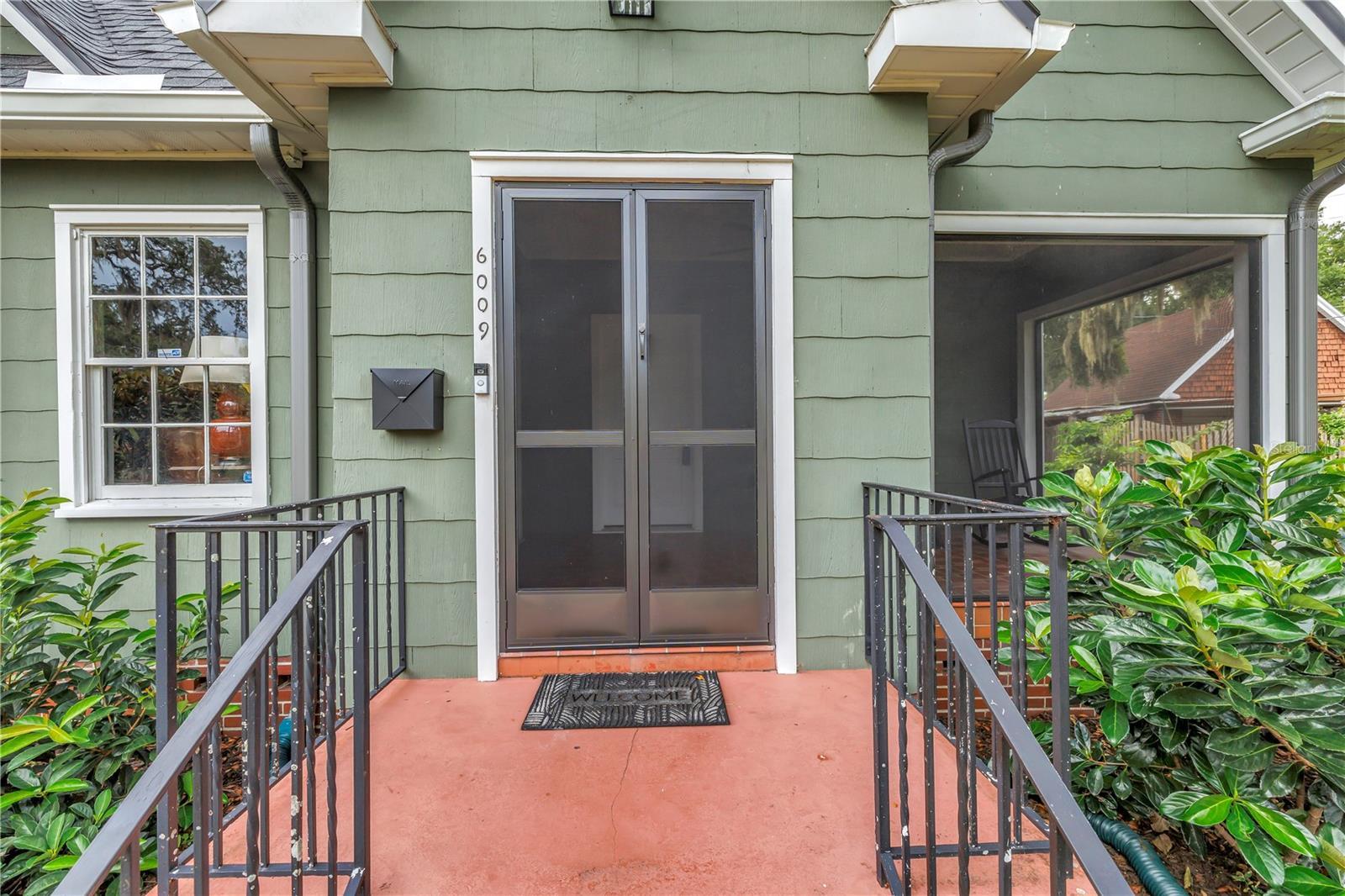 Property Photo: 6009 Roberta Circle FL 33604