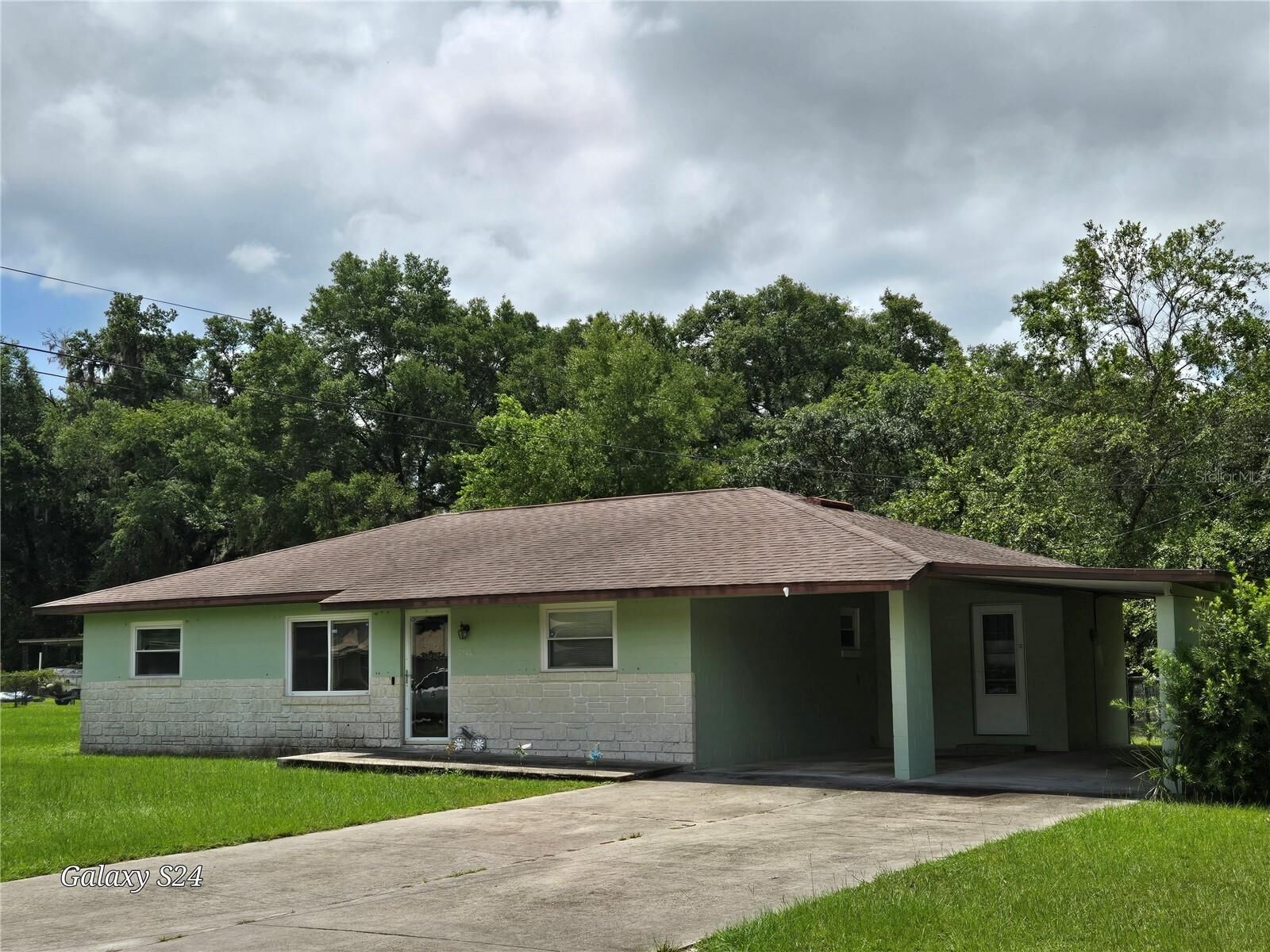 Property Photo: 2100 NE 54th Street FL 34479