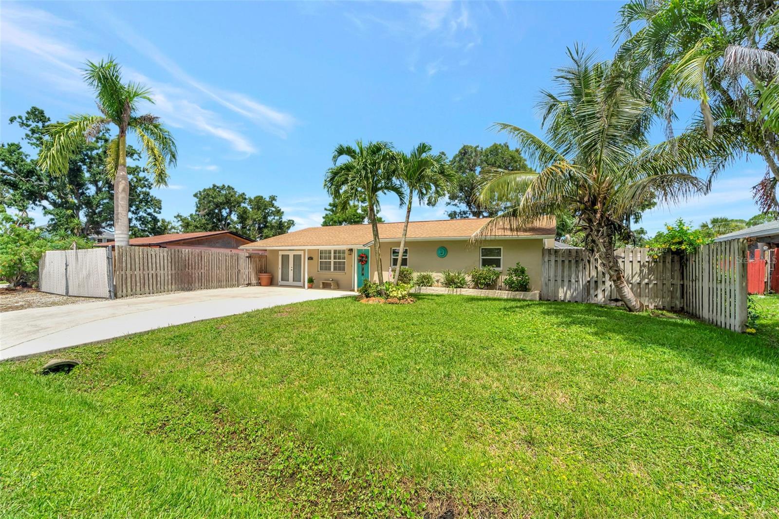 Property Photo: 460 Pelican Road FL 34293