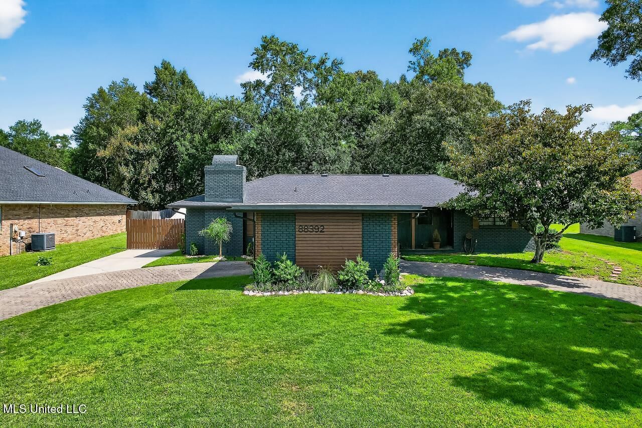 Property Photo: 88392 E Diamondhead Drive MS 39525