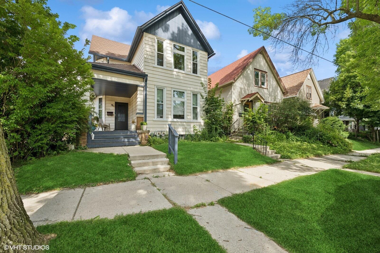 Property Photo:  2499 S Graham St  WI 53207 