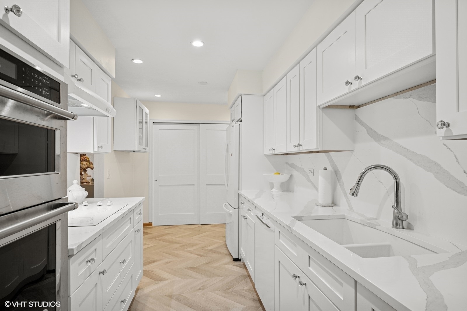 Property Photo: 1215 N Waterman Avenue 3L IL 60004
