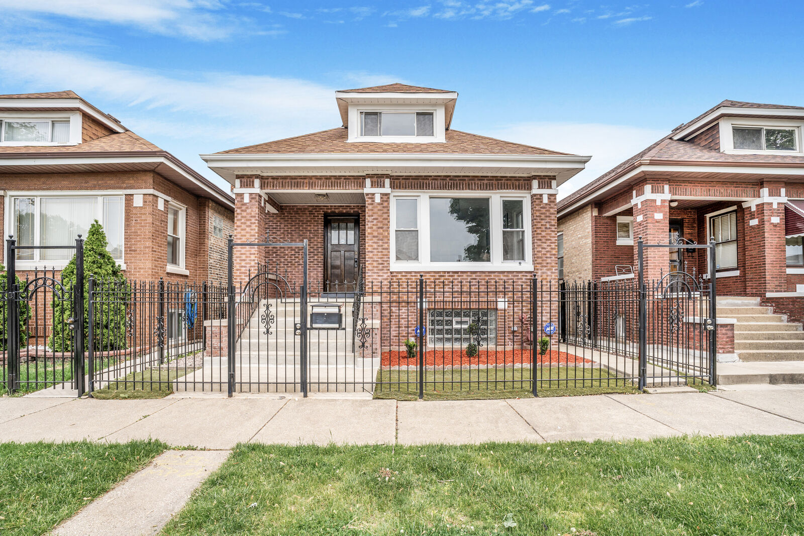 Property Photo:  5823 S Francisco Avenue  IL 60629 