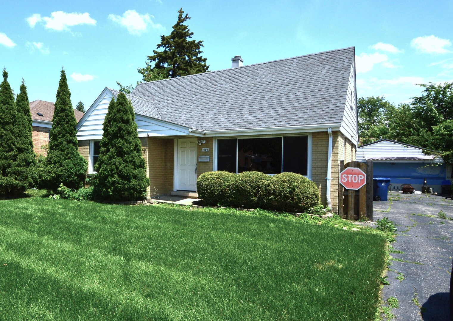 Property Photo: 1509 Morris Avenue IL 60163