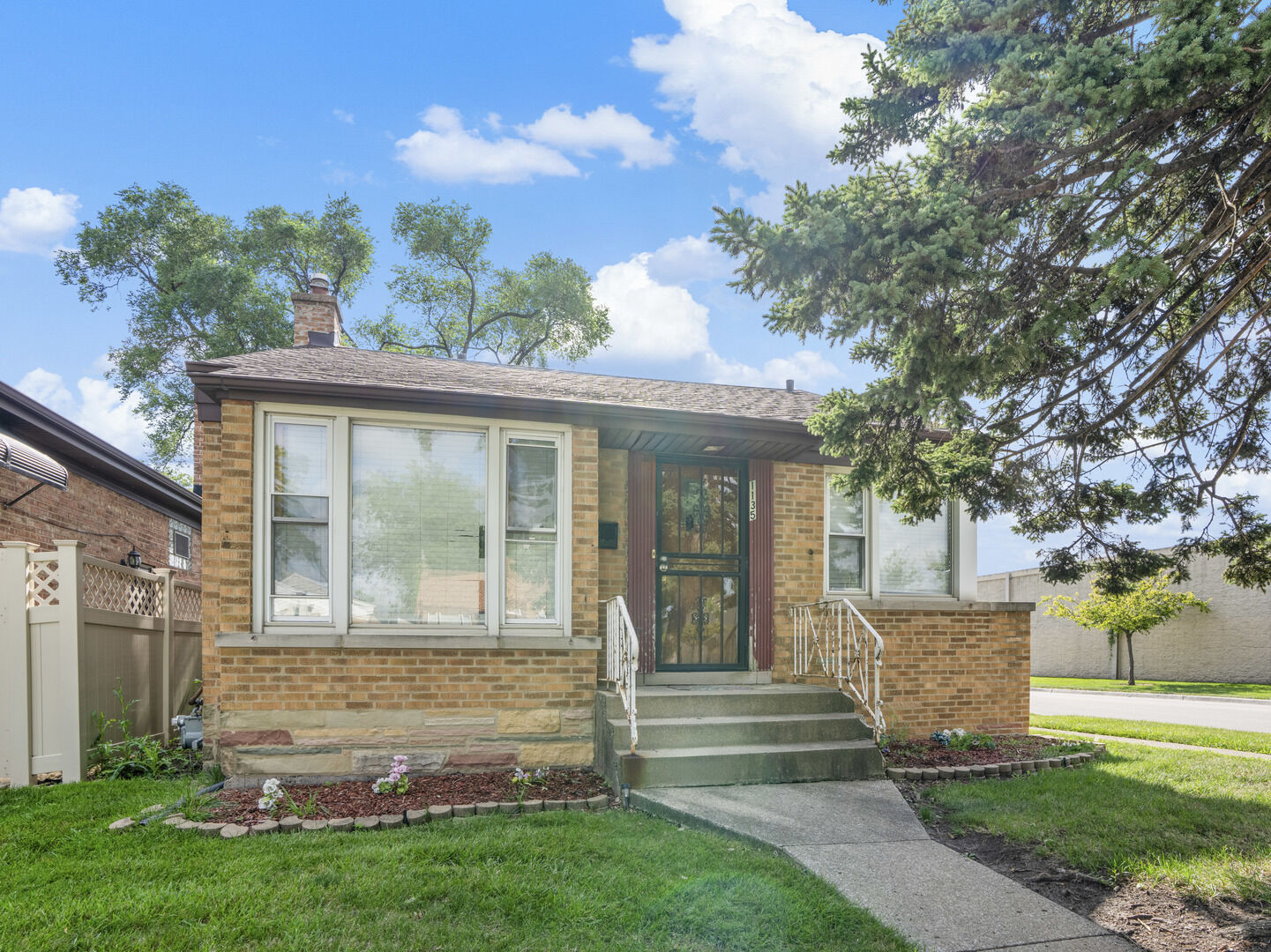 Property Photo: 1135 Rice Avenue IL 60104