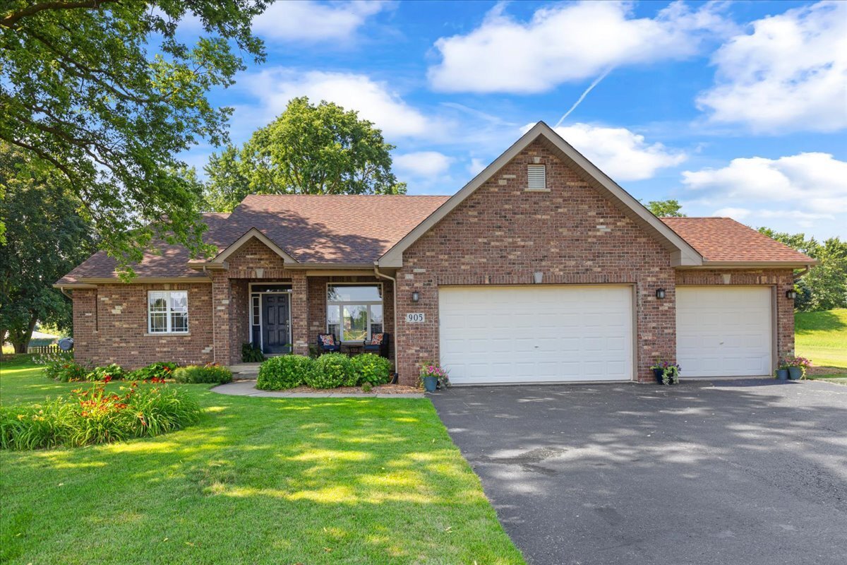 905 Tall Grass Court  Somonauk IL 60552 photo