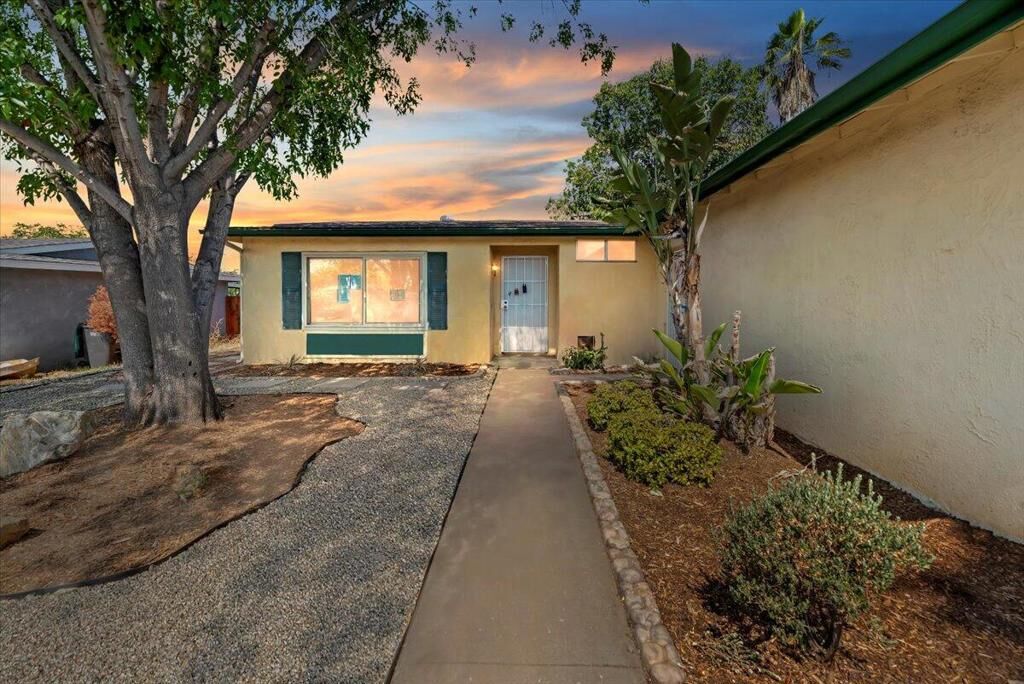 Property Photo:  11831 Davis Street  CA 92557 