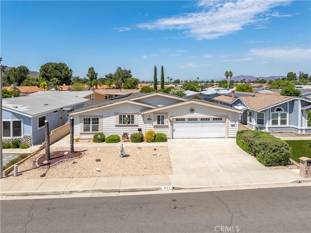 Property Photo:  1651 Willow Leaf Drive  CA 92545 