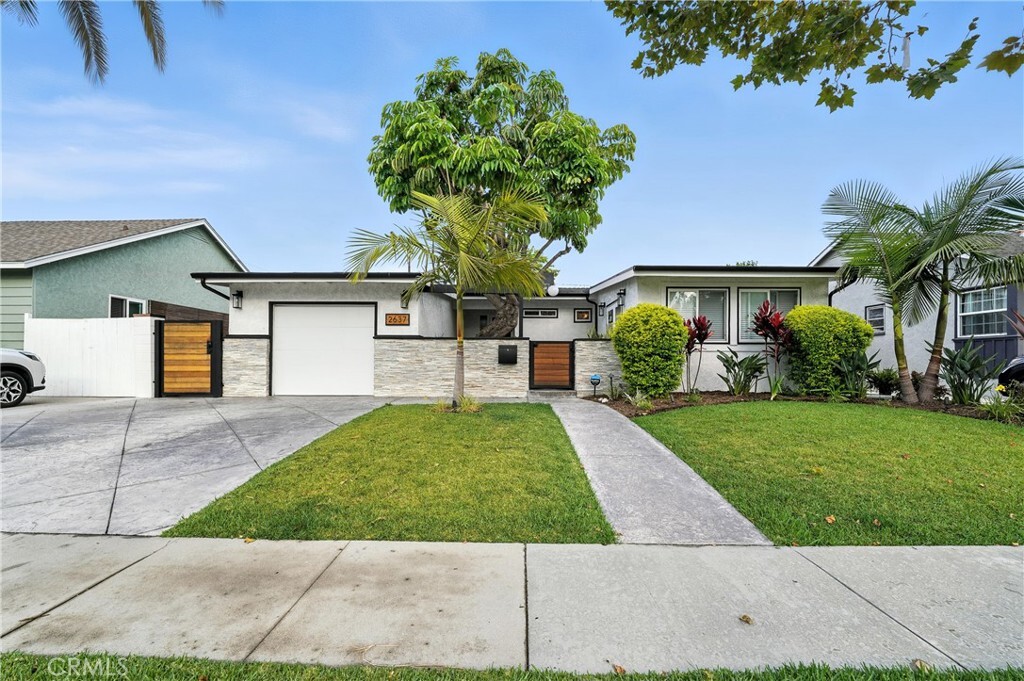 Property Photo: 2637 Monogram Avenue CA 90815