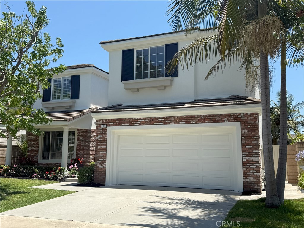Property Photo:  18 Lakeside Drive  CA 90621 