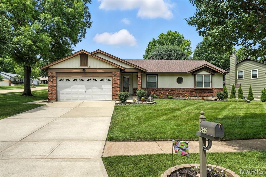 Property Photo: 897 San Sebastian Drive MO 63026