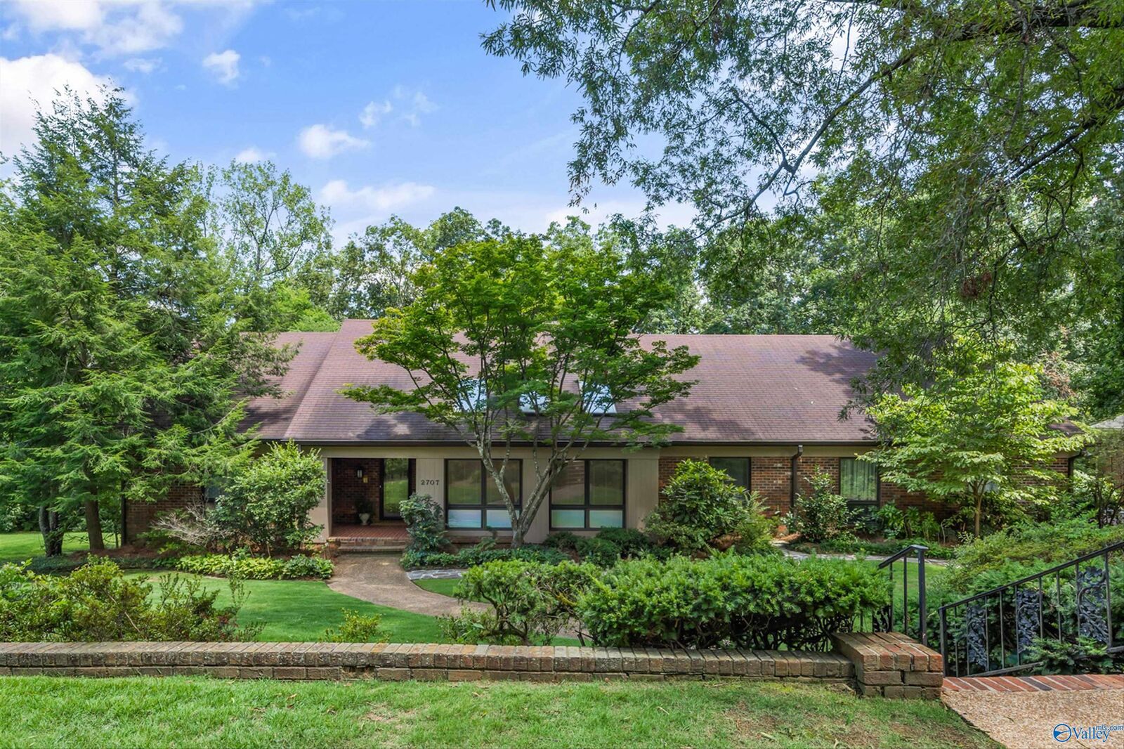 Property Photo:  2707 Westminister Way  AL 35801 