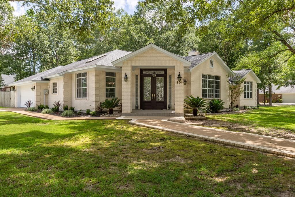 Property Photo:  301 Southern Trace  TX 75901 